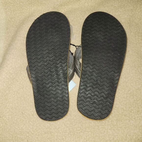 Cat @ jack flip flops. - Picture 4 of 4